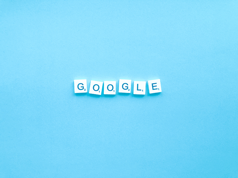 scrabble con la palabra "Google "